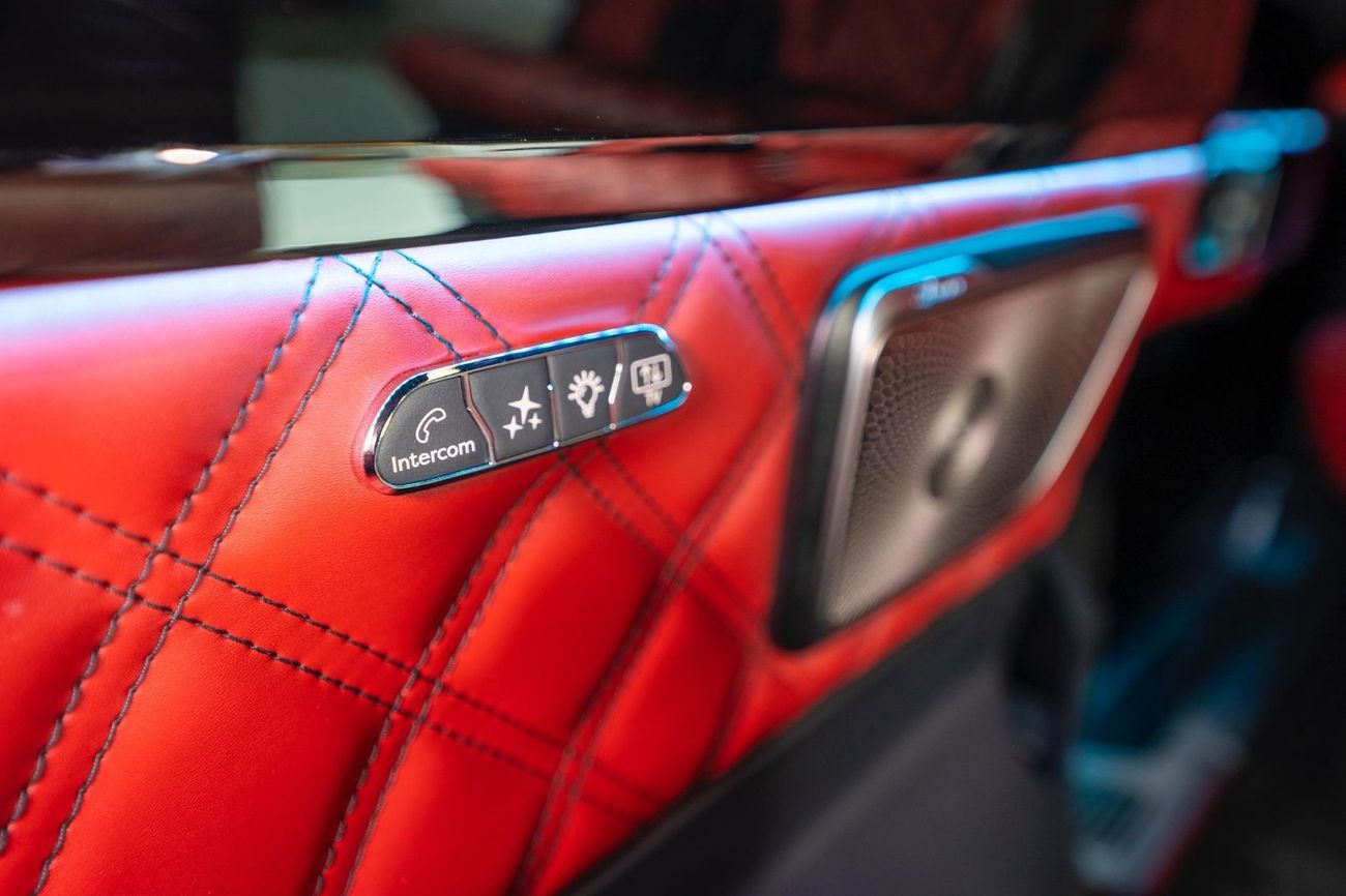 مرسيدس بنز V 300 NEW 2025 MODEL FACELIFT LUXURY EDITION MERCEDES GCC V300 with ADDITIONAL REAR AC - 2 YEARS WARRANTY