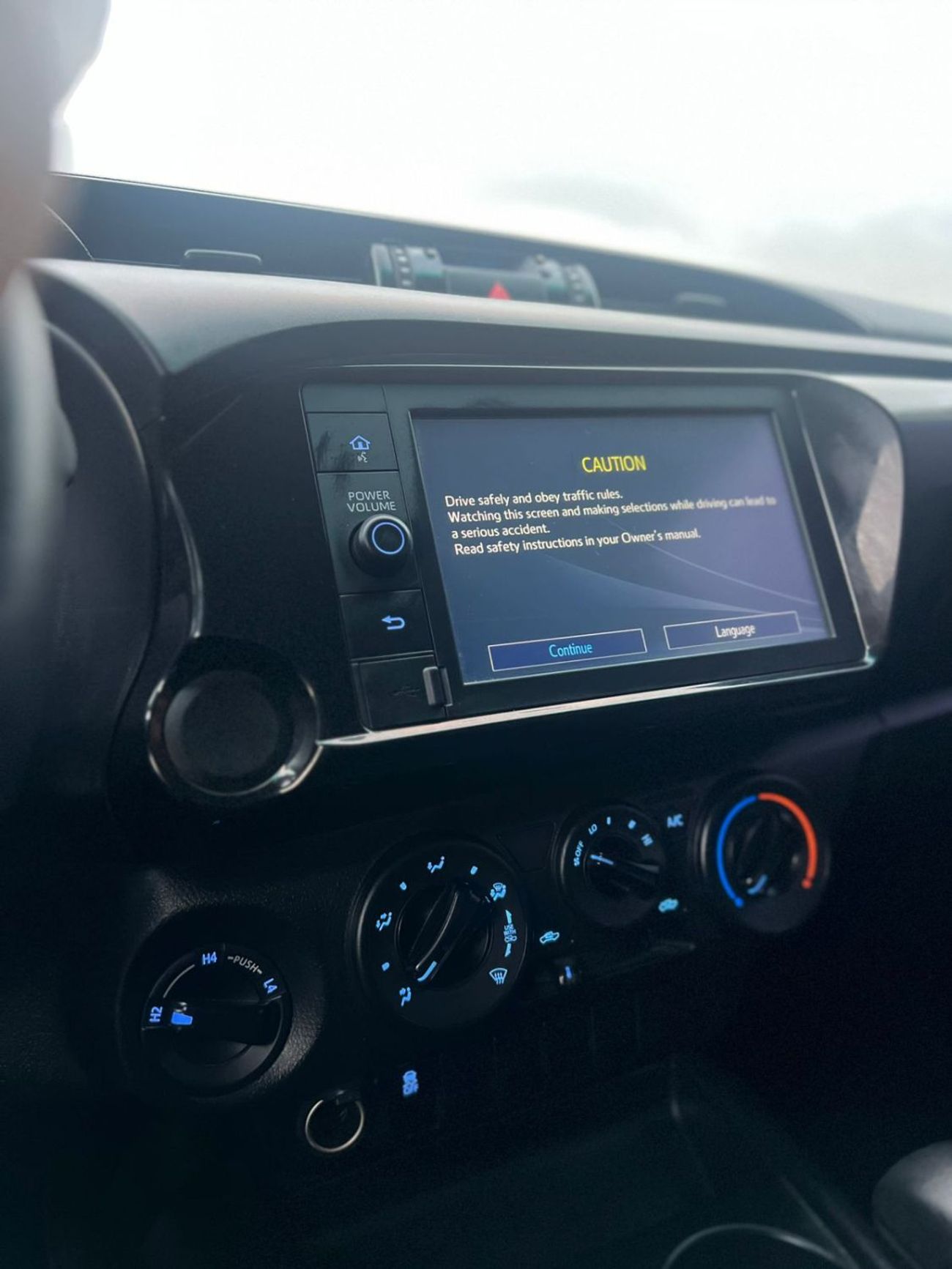 Toyota Hilux 2022 Toyota Hilux GL 2.7L V4 GCC - 4x4 AWD Original Paint - Patrol Automatic