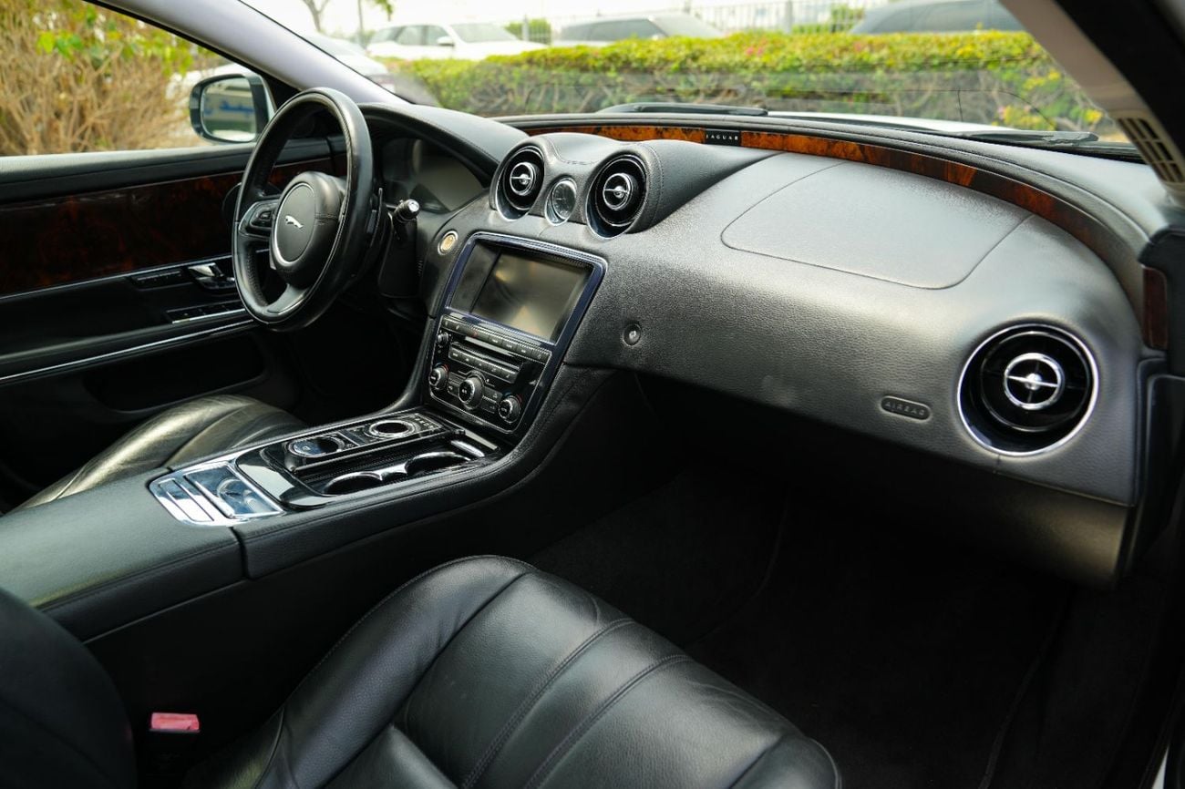 جاكوار XJ PORTFOLIO LUXURY