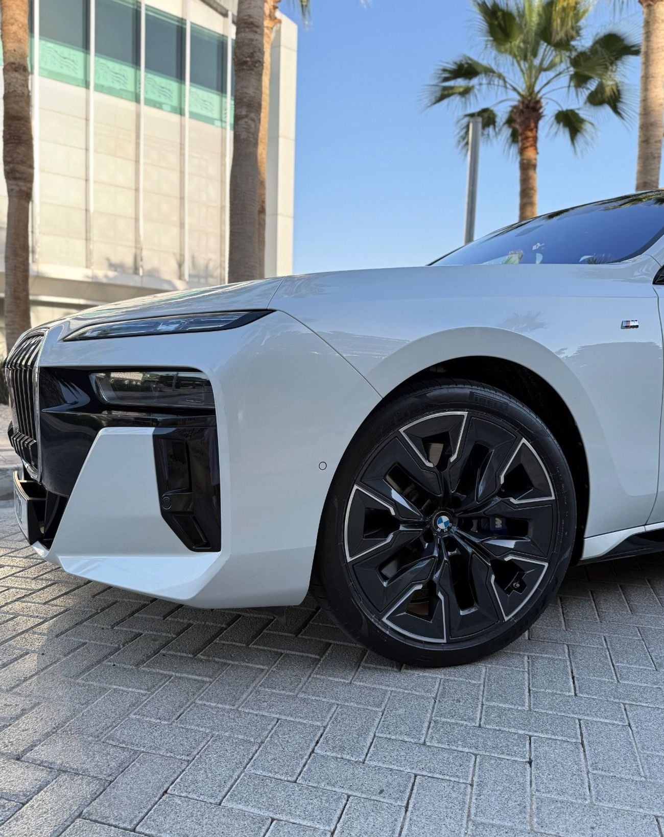 بي أم دبليو M760Li