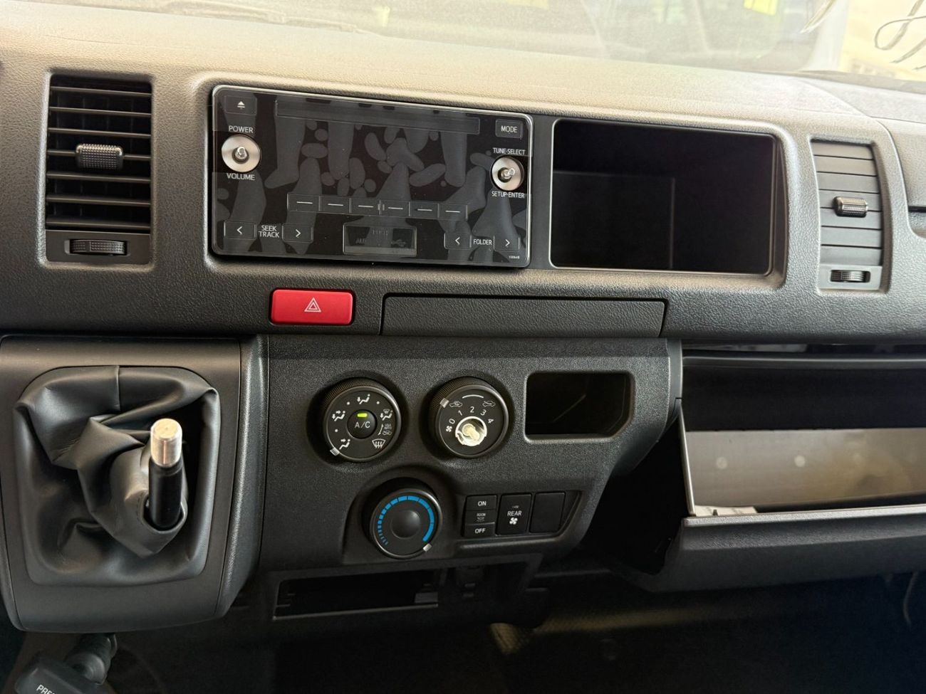 تويوتا هاياس 2026 Toyota Hiace STD 16-Seater High-Roof Mid-Option 2.5L 4-Cyl Diesel M/T RWD Only For Africa