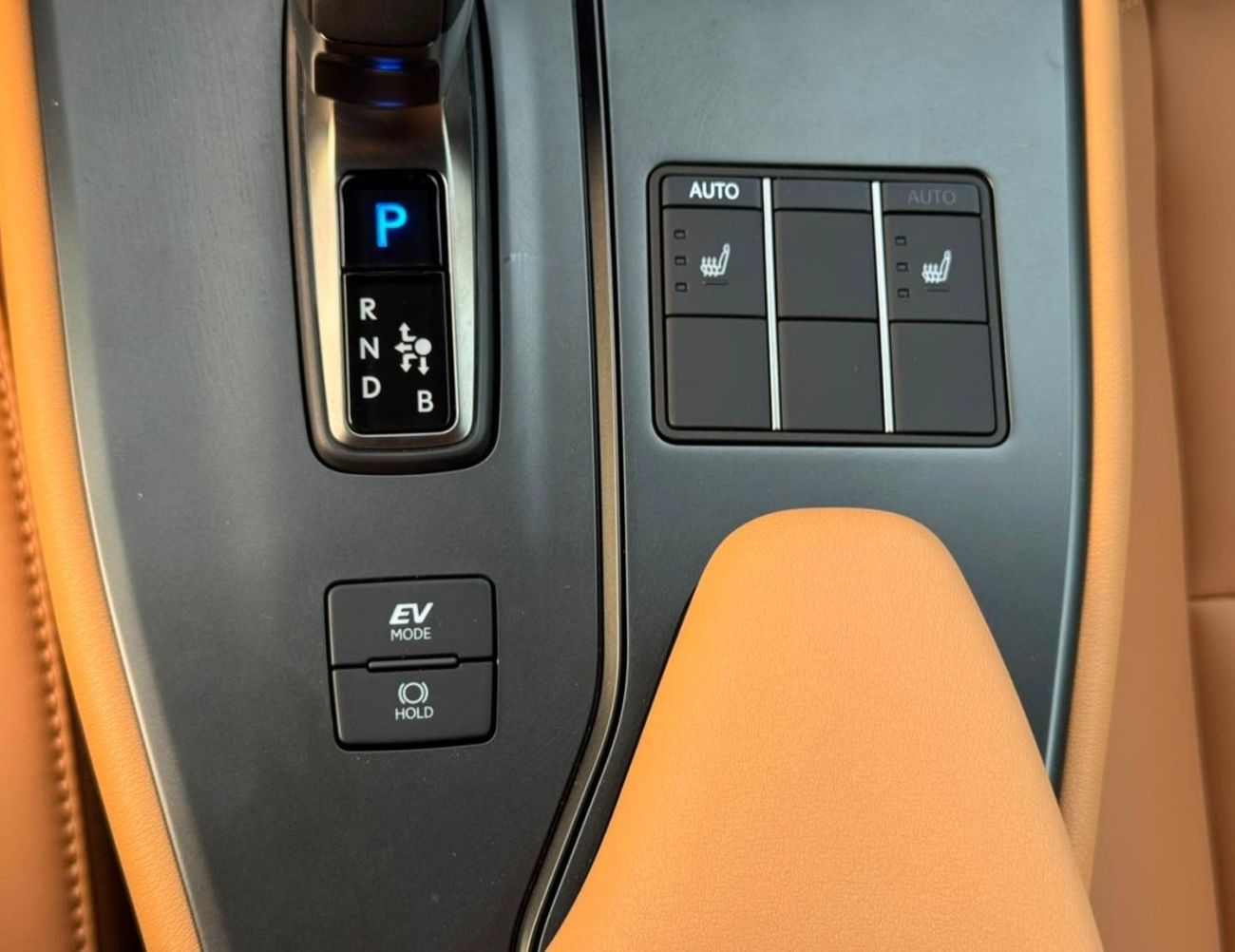 Lexus UX300h PREMIER PRIME HYBRID || 2.0L V4 / RADAR / LEATHER WITH PWR SEATS / SUNROOF / FULL OPTION (CODE # UX3HP)