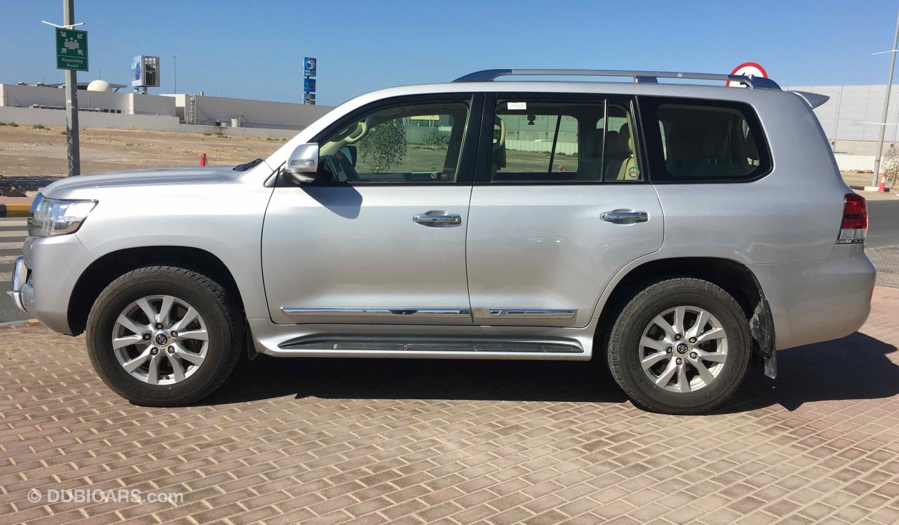 Toyota Land Cruiser سياره نظيفه حدا بدون حوادث صبغة الوكاله ضمان شاسيه جير ماكينه 8 ارباك