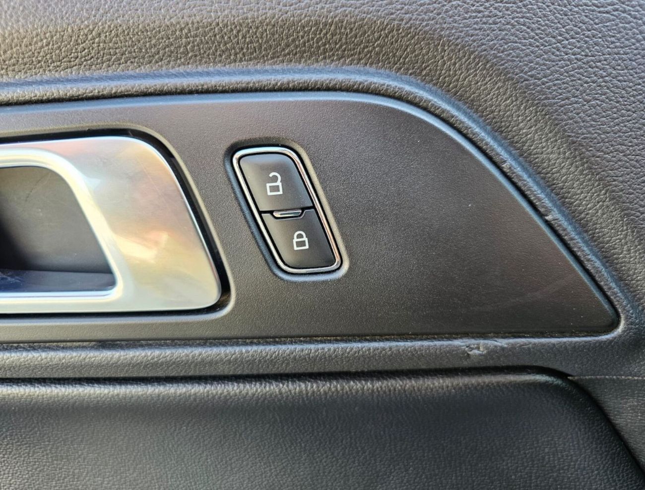 Ford Mustang 2200 cc / ECO BOOST / CONVERTIBLE / RTA PASS