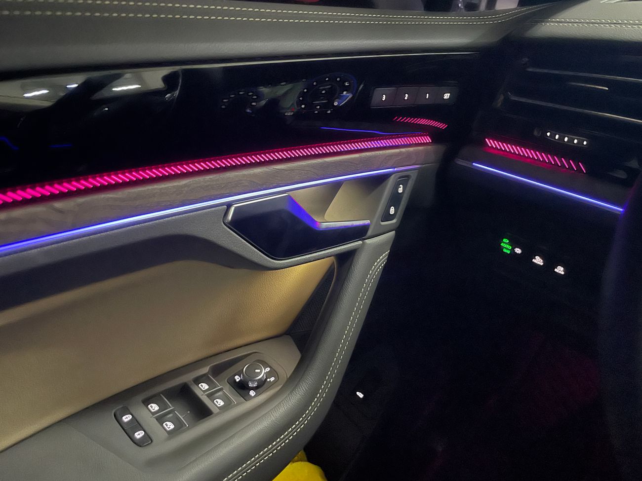 Volkswagen Touareg Elegance Plus (soft closing, Cruze control, full car plays, blind spot monitoring, multi colour ambi