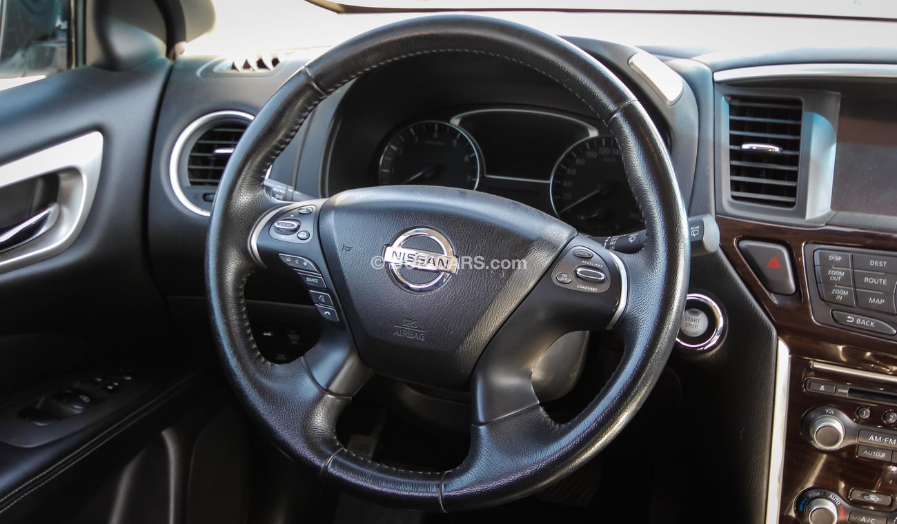 Nissan Pathfinder SV 4WD