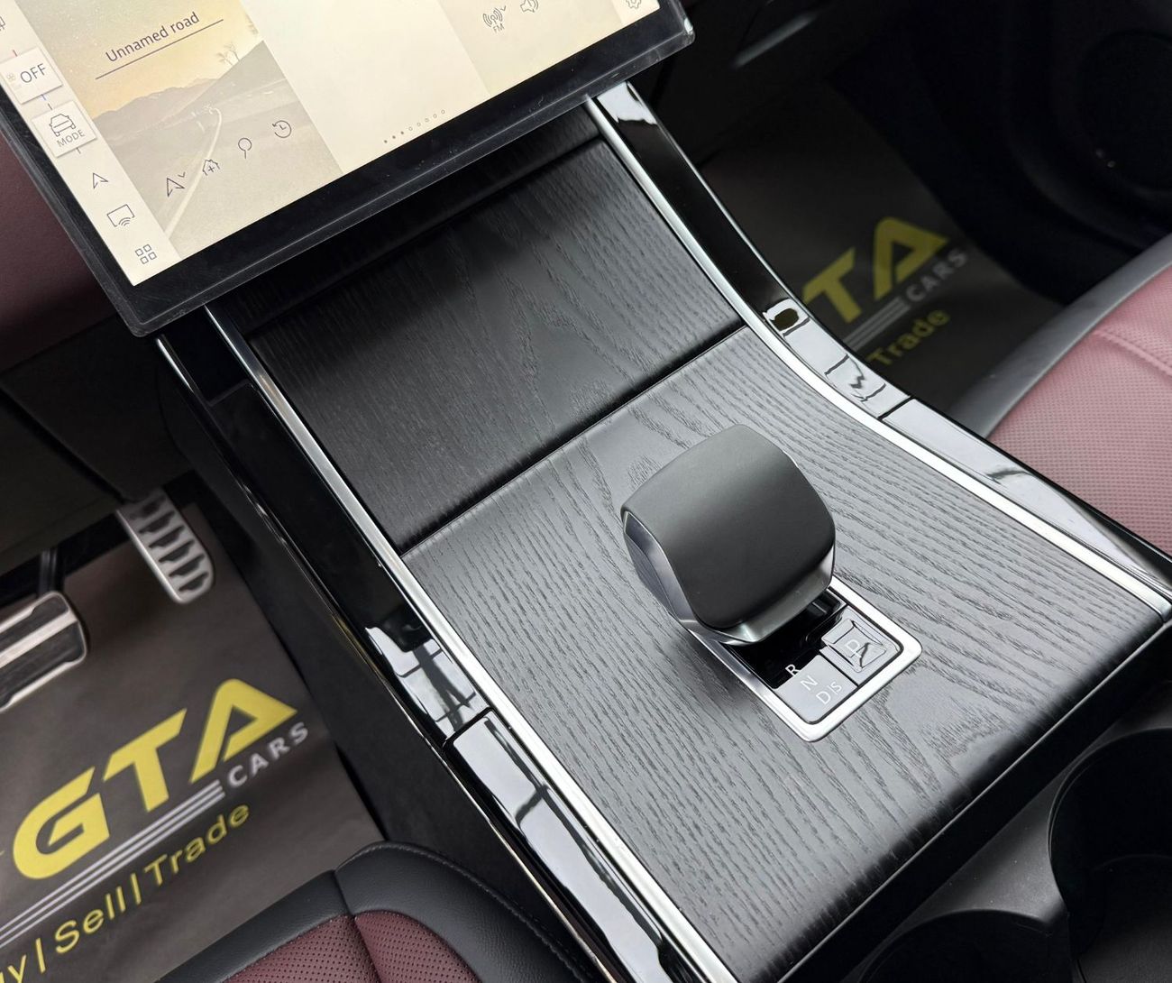 Land Rover Range Rover Evoque P250 2.0L (250 HP)