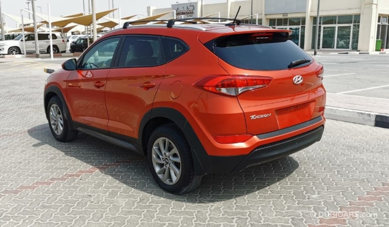 Hyundai Tucson SE - Very Clean Car