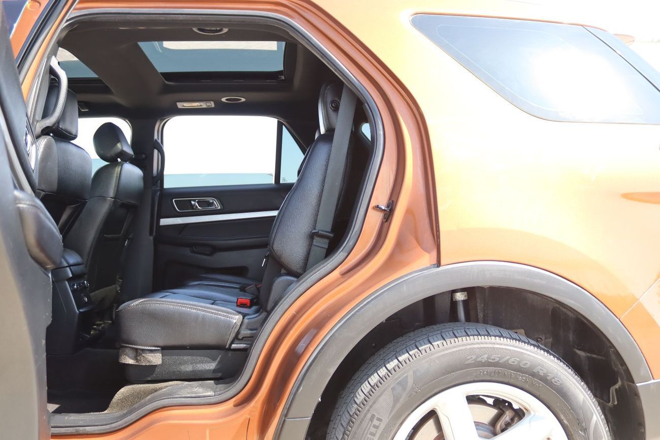 Ford Explorer XLT 3.5L Ford Explorer - 2017 - GCC - Full Option  - 6 V- XLT - 4WD - 3.3L -7 Seats - In excellent c