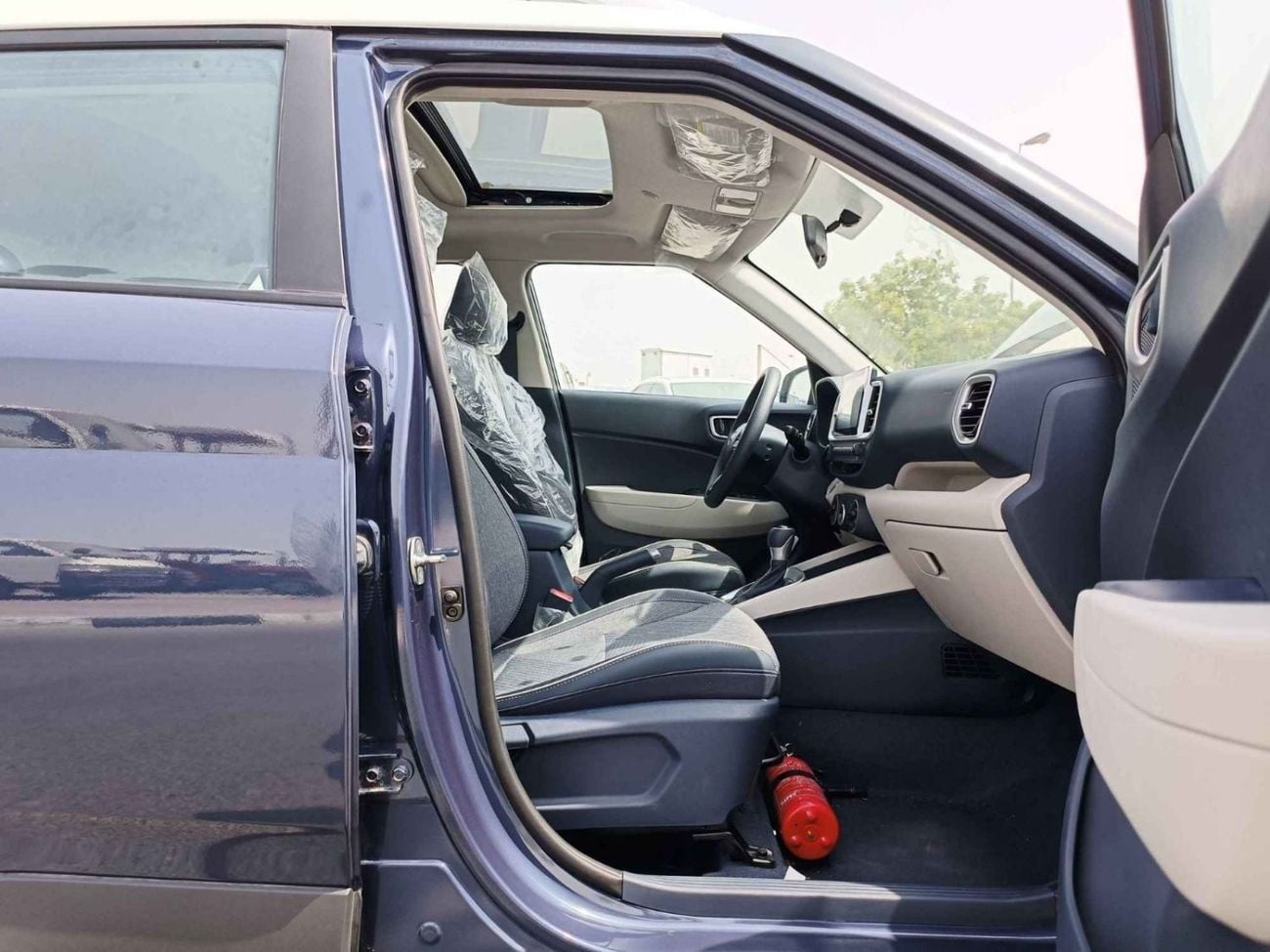 Hyundai Venue Premier Plus Turbo/ DUAL TONE 1.0L V4/ SUNROOF/ FULL OPTION (CODE # VEN10AF)