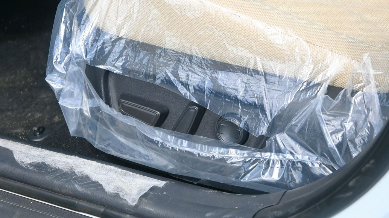 Toyota Camry E 2.5L Toyota Camry E-Plus 2.5L Hybrid, Model 2025, Color White