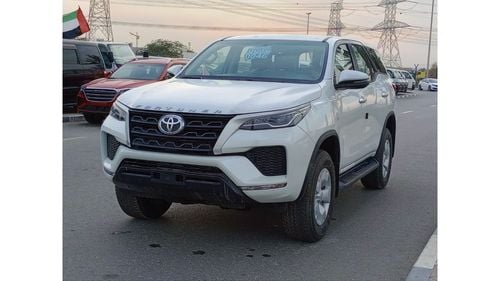تويوتا فورتونر SR5 2023 A/T 4X4 , V4 2.7L Gasoline suv White color