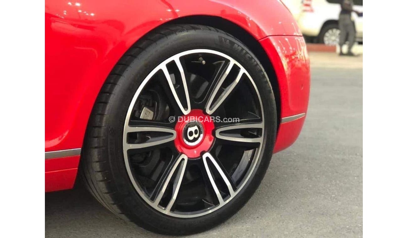 Bentley Continental GT Bentely model 2006 one owner full original paint prefect condition outside and inside full option