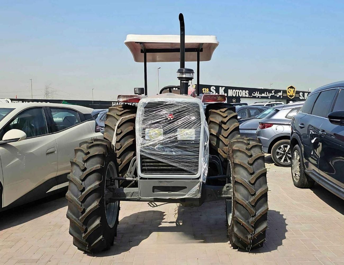 Massey Ferguson 390 TRACTOR / DIESEL / M/T / 4WD WITH DISC PLOUGH (CODE # 69071)