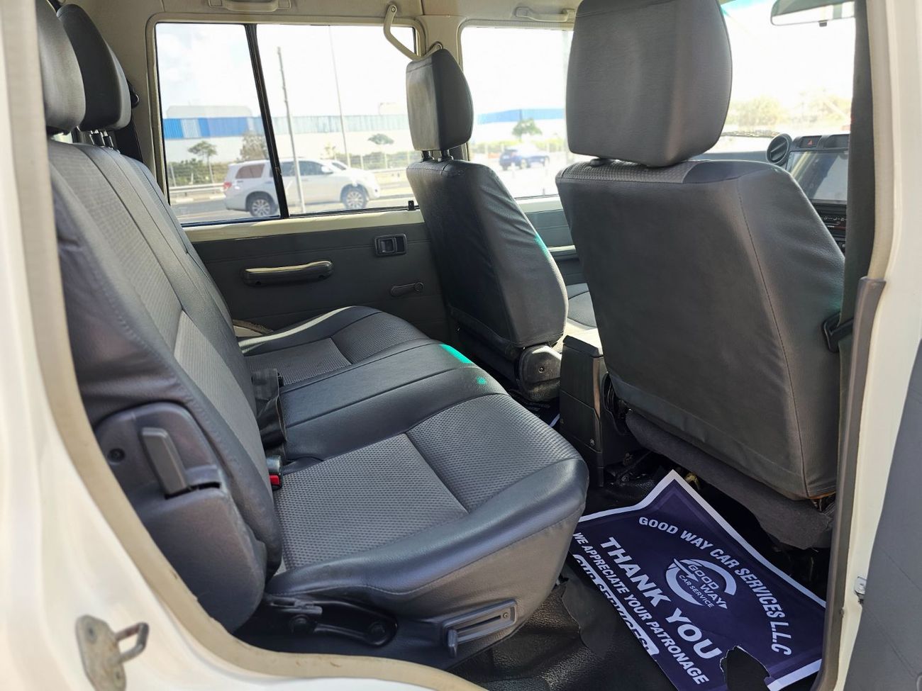 تويوتا لاند كروزر بيك آب Double Cabin-RHD-4.5L-Diesel-Manual-4WD-8 Cylinders-5 Seats-4 Doors