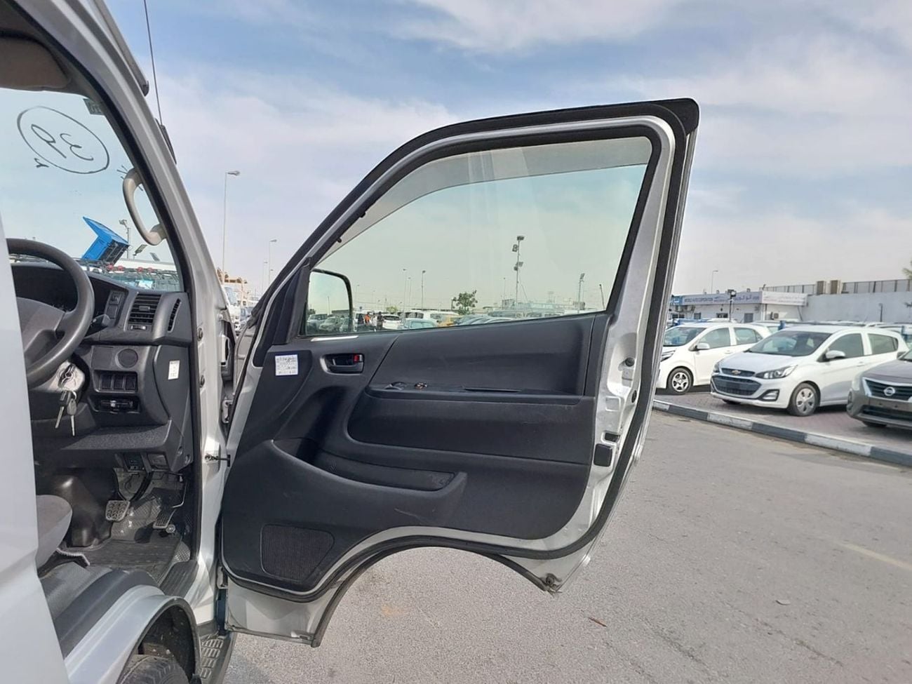 Toyota Hiace (RAMADAN OFFER) TOYOTA HIACE VAN RHD 2015 MODEL 3.0 L DIESEL AUTOMATIC(PM16503)