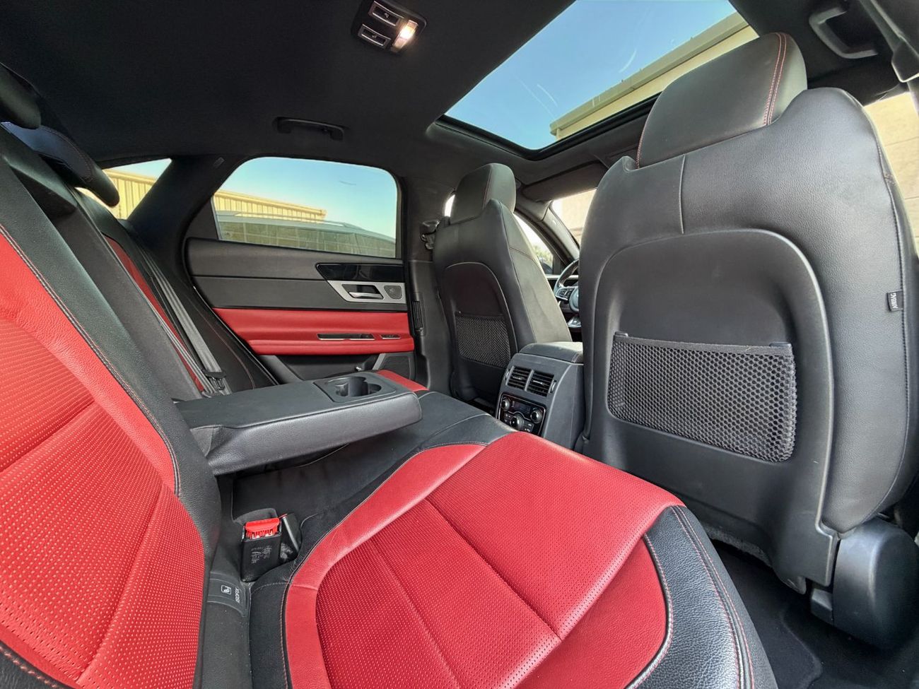 Jaguar XF R-Sport 2.0L Sedan JAGUAR XF R-SPORT | 2016 | GCC SPECS | 2.0L TURBO | AED 35,000