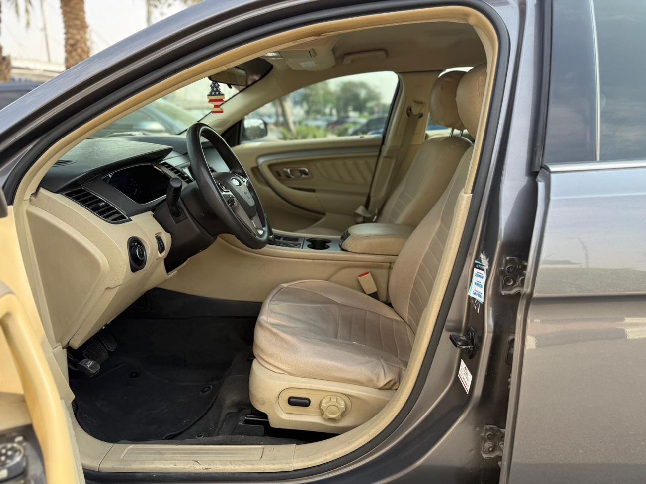 Ford Taurus 2013 FORD TAURUS GCC WELL MAINTAINED ONE OWNER