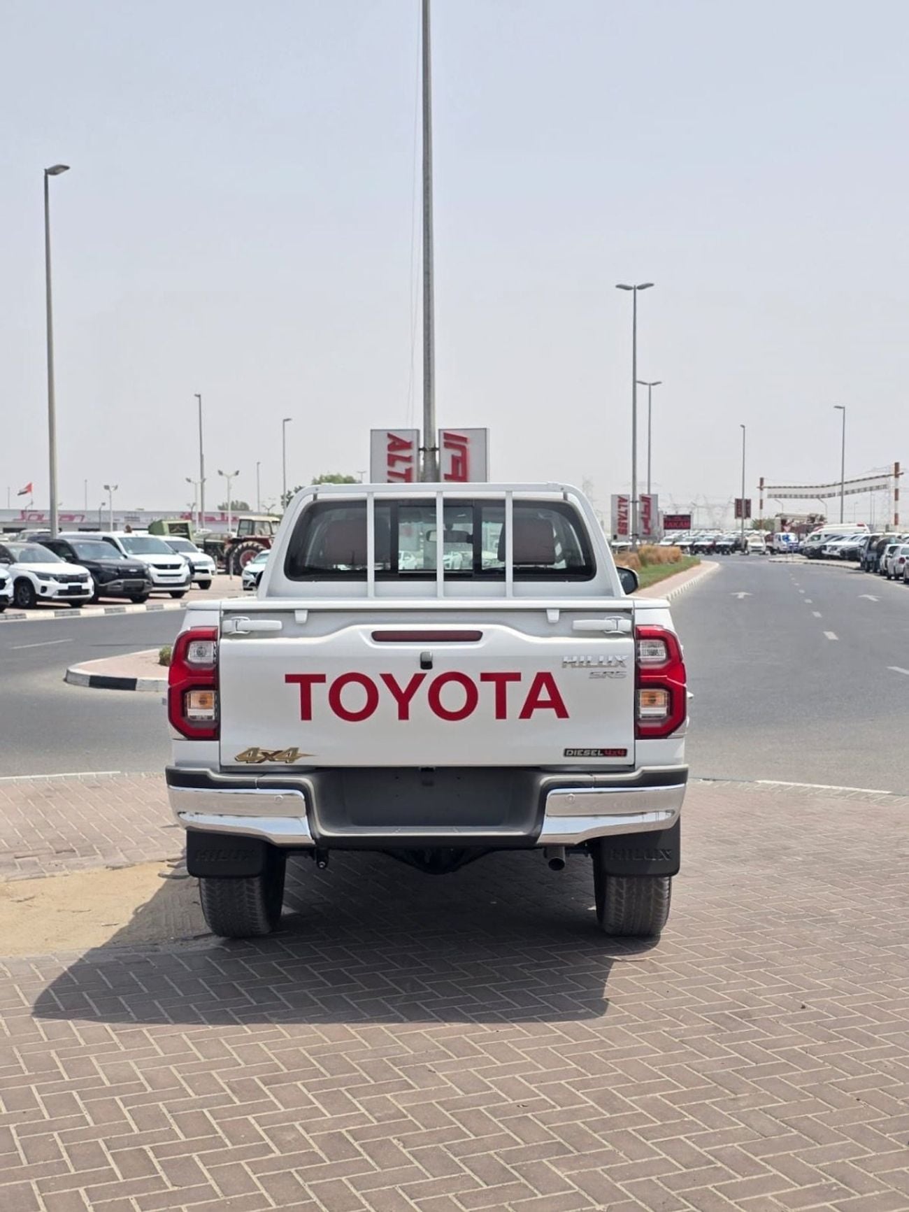 تويوتا هيلوكس SGLX Hilux • 2.4L • Diesel • Automatic • Full • With Diff Lock