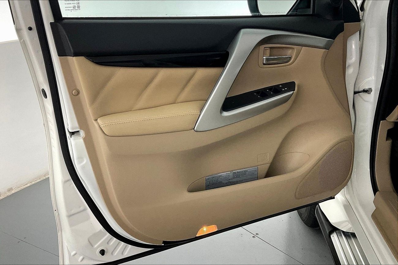 ميتسوبيشي مونتيرو GLS Top