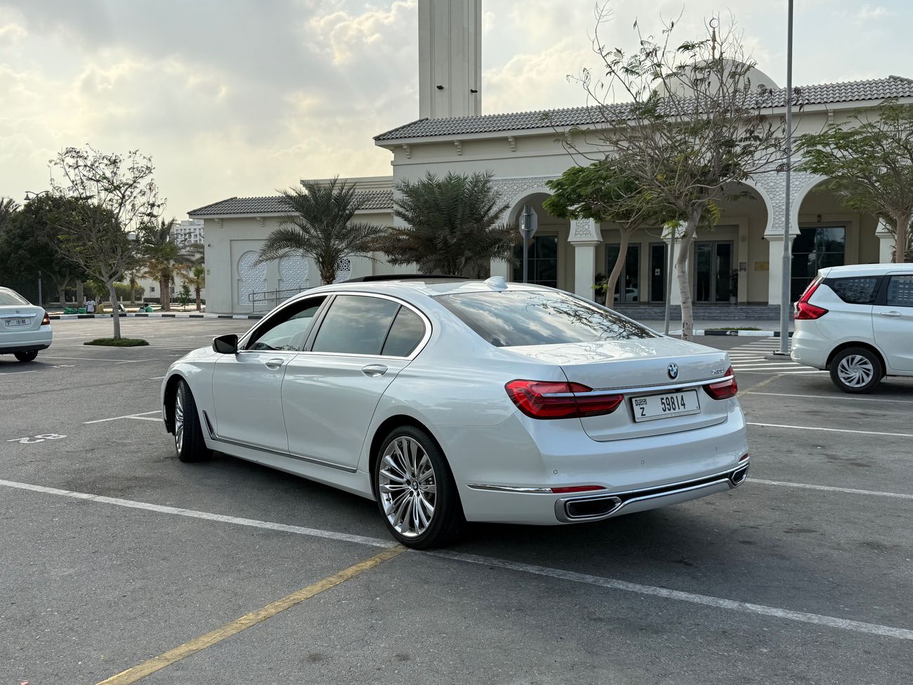 بي أم دبليو 740Li Luxury