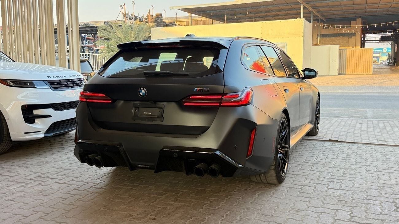 BMW M5 STD ( M5 competition Touring  4.4 L ( 727 HP
