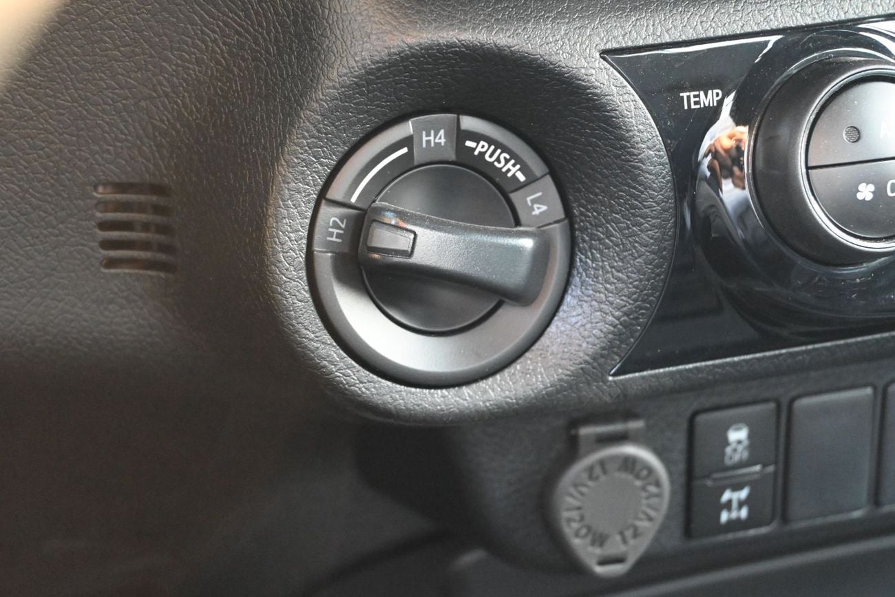 Toyota Hilux Toyota Hilux Adventure 4.0L V6, Petrol, 4WD, Pickup, Model 2026
