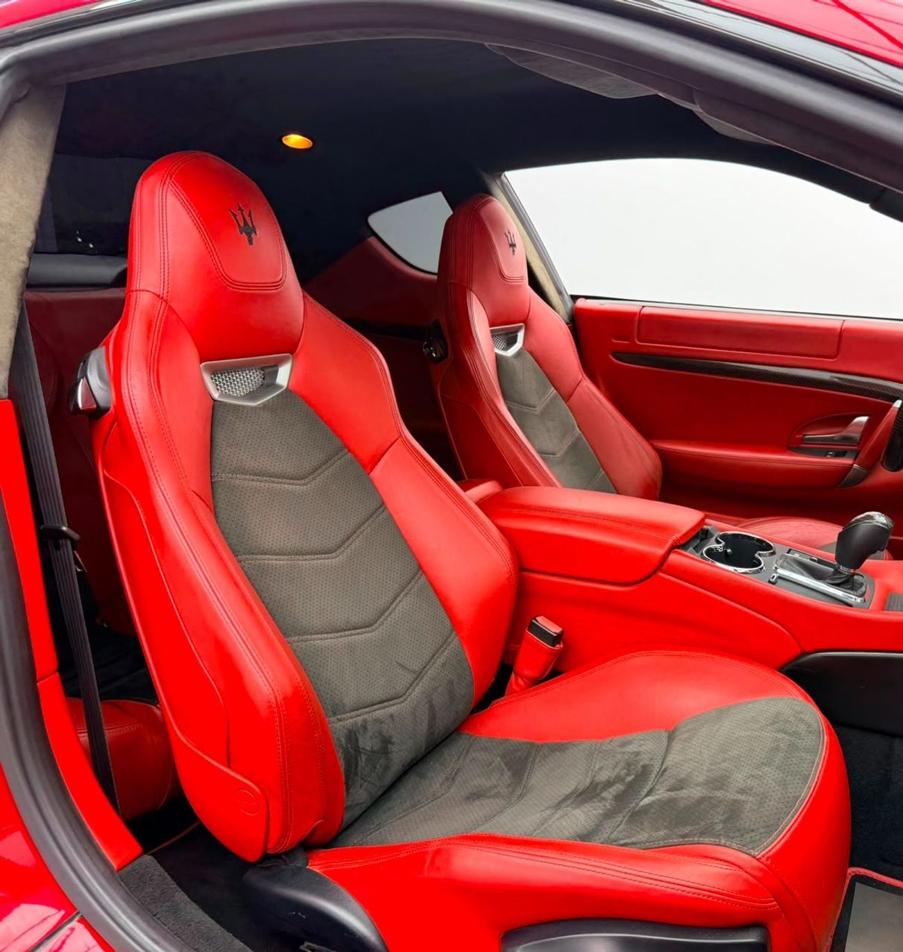 Maserati Gran Turismo SPORT 2013 Maserati GranTurismo MC, Service History, Carbon Fiber Package, Excellent Condition, GCC