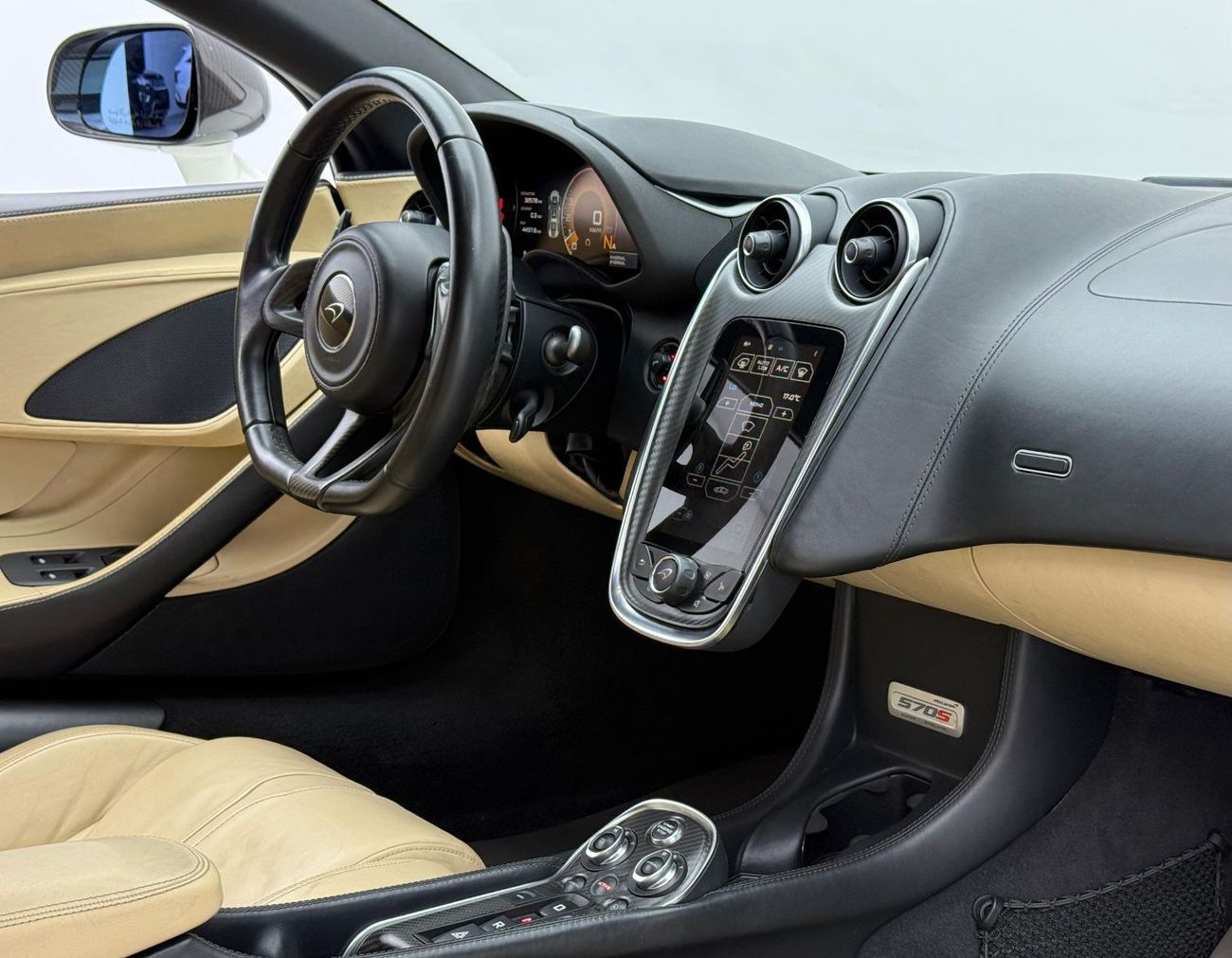 مكلارين 570S 2017 Mclaren 570 S, Full Service History, Very Low Km, Excellent Condition, GCC