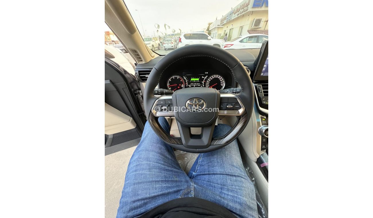 Toyota Land Cruiser 2023 Toyota Land Cruiser VX 3.5L Gold (ONLY FOR EXPORT)