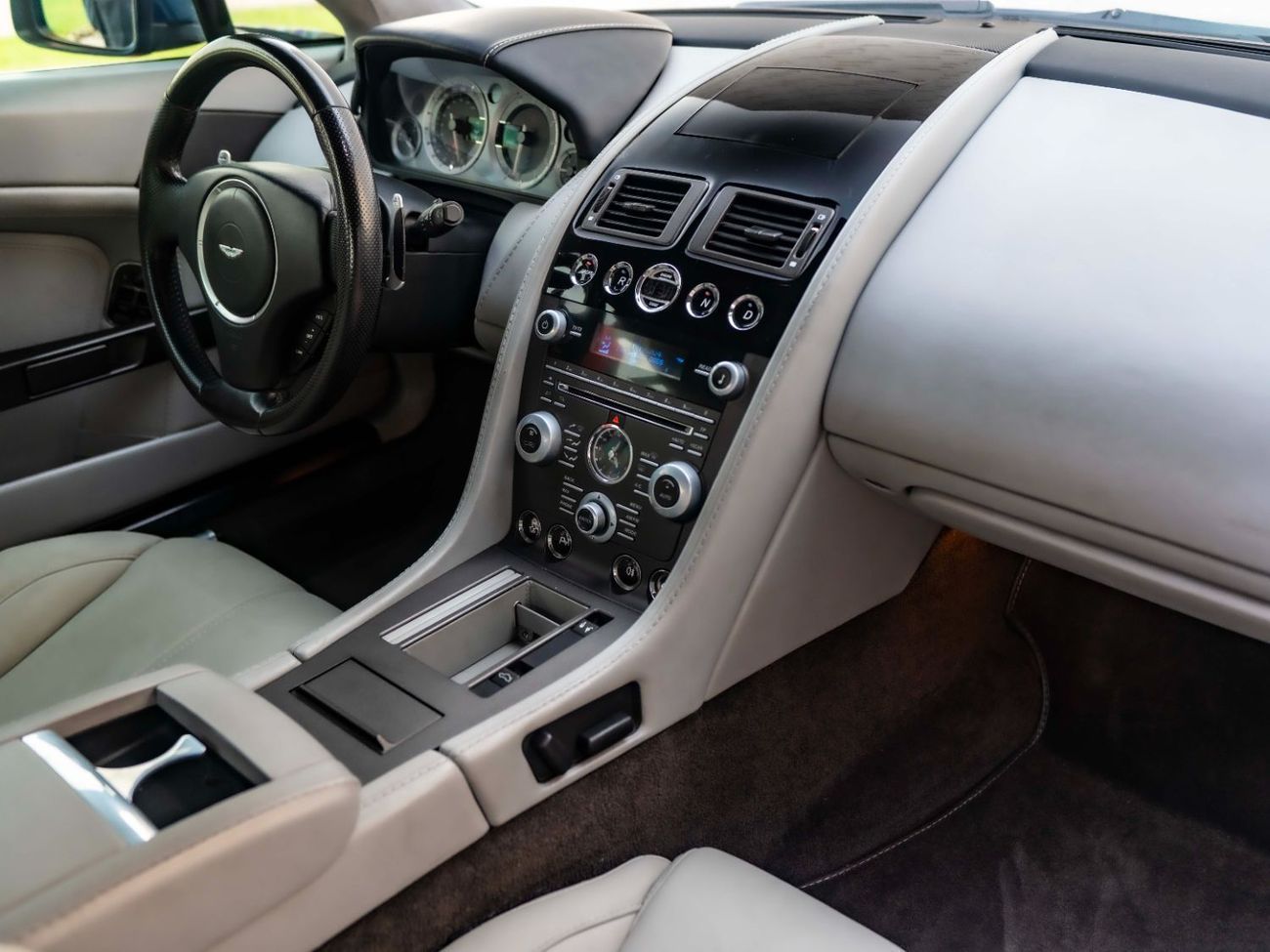 أستون مارتن فانتيج V8 4.7L