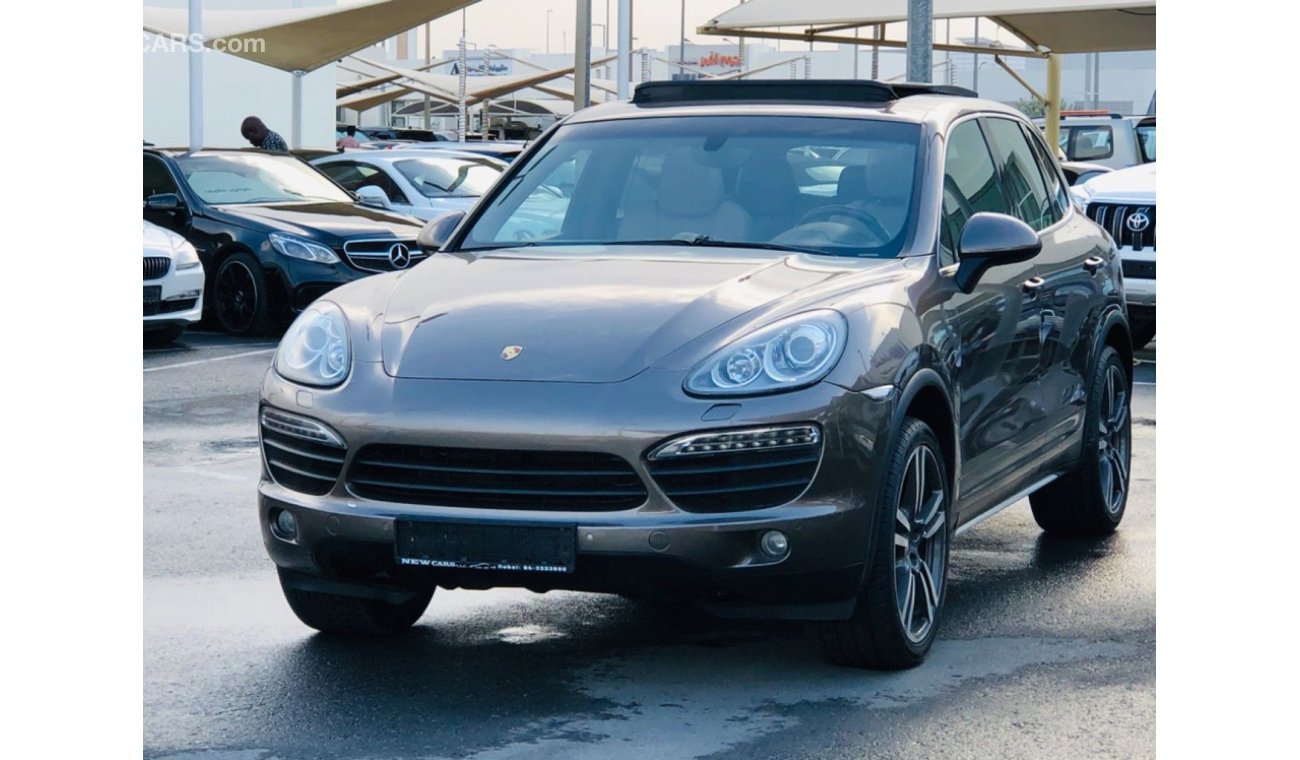 Porsche Cayenne Model 2011GCC car prefect condition full option low mileage excellent sound system low mileage