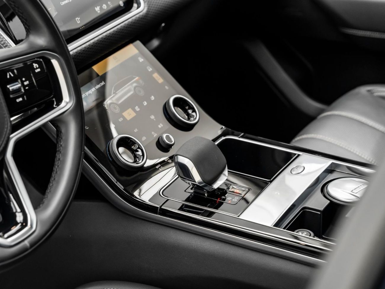 لاند روفر رينج روفر فيلار P250 2.0L (250 HP) 2021 Range Rover Velar P250 S,  Al Tayer Warranty + Service Contract, Low KMs, GC