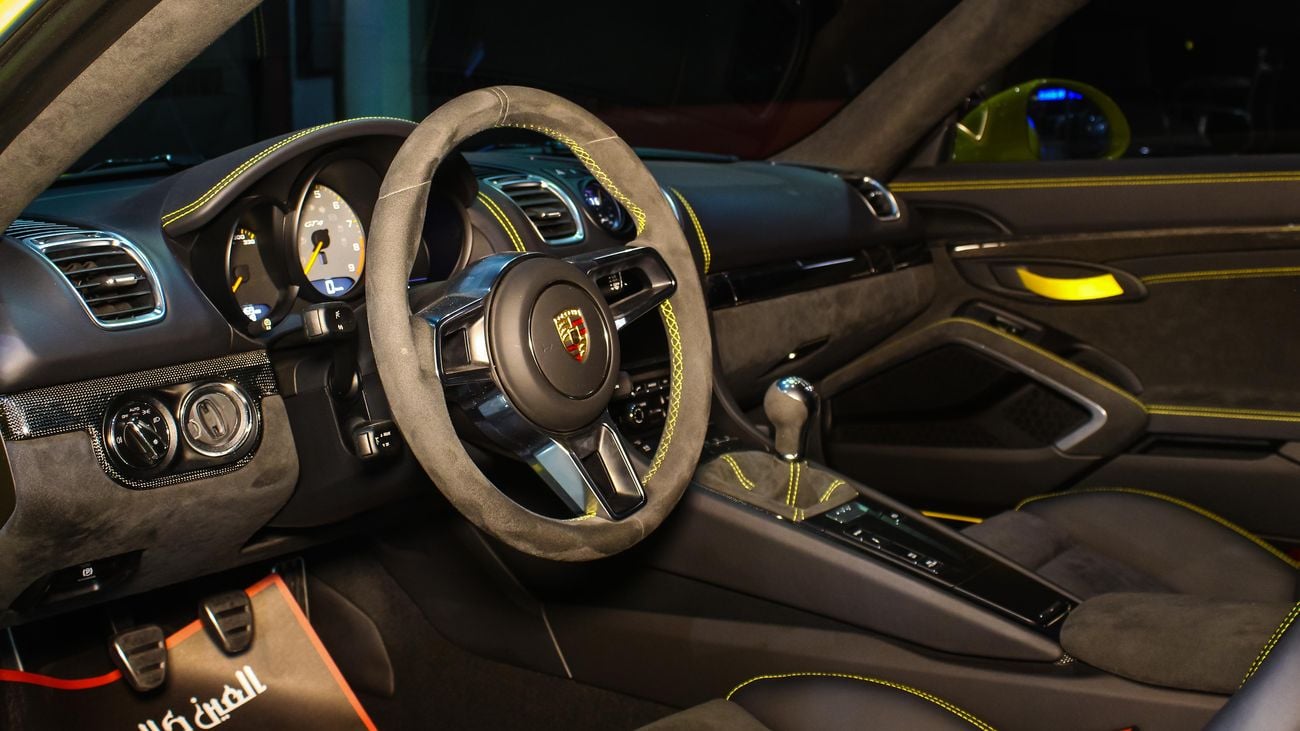 بورش كايمان 718 GT4