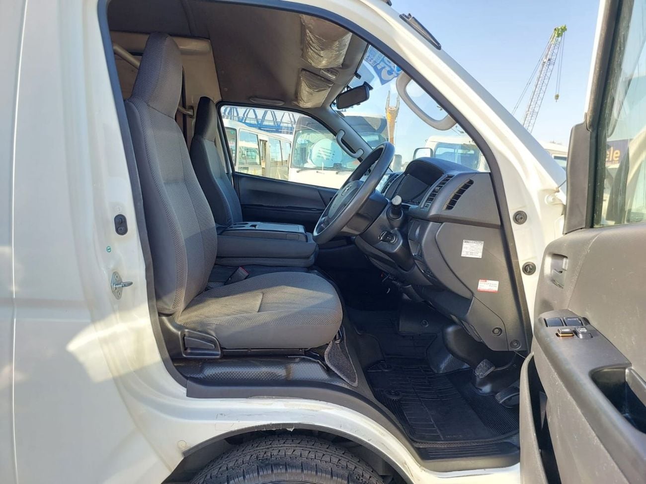 تويوتا هاياس 2015 TOYOTA HIACE VAN DX RHD DIESEL AUTOMATIC 3.0L(PM16720)