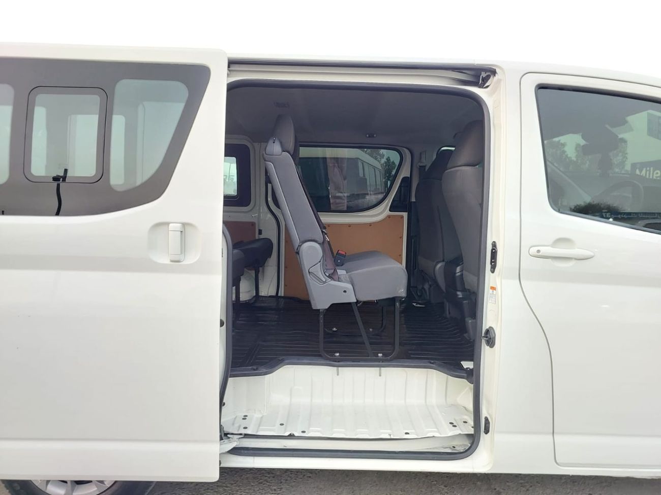 Toyota Hiace TOYOTA HIACE COMMUTER VAN RHD 2022 MODEL 2.8 L DIESEL AUTOMATIC(PM42119)