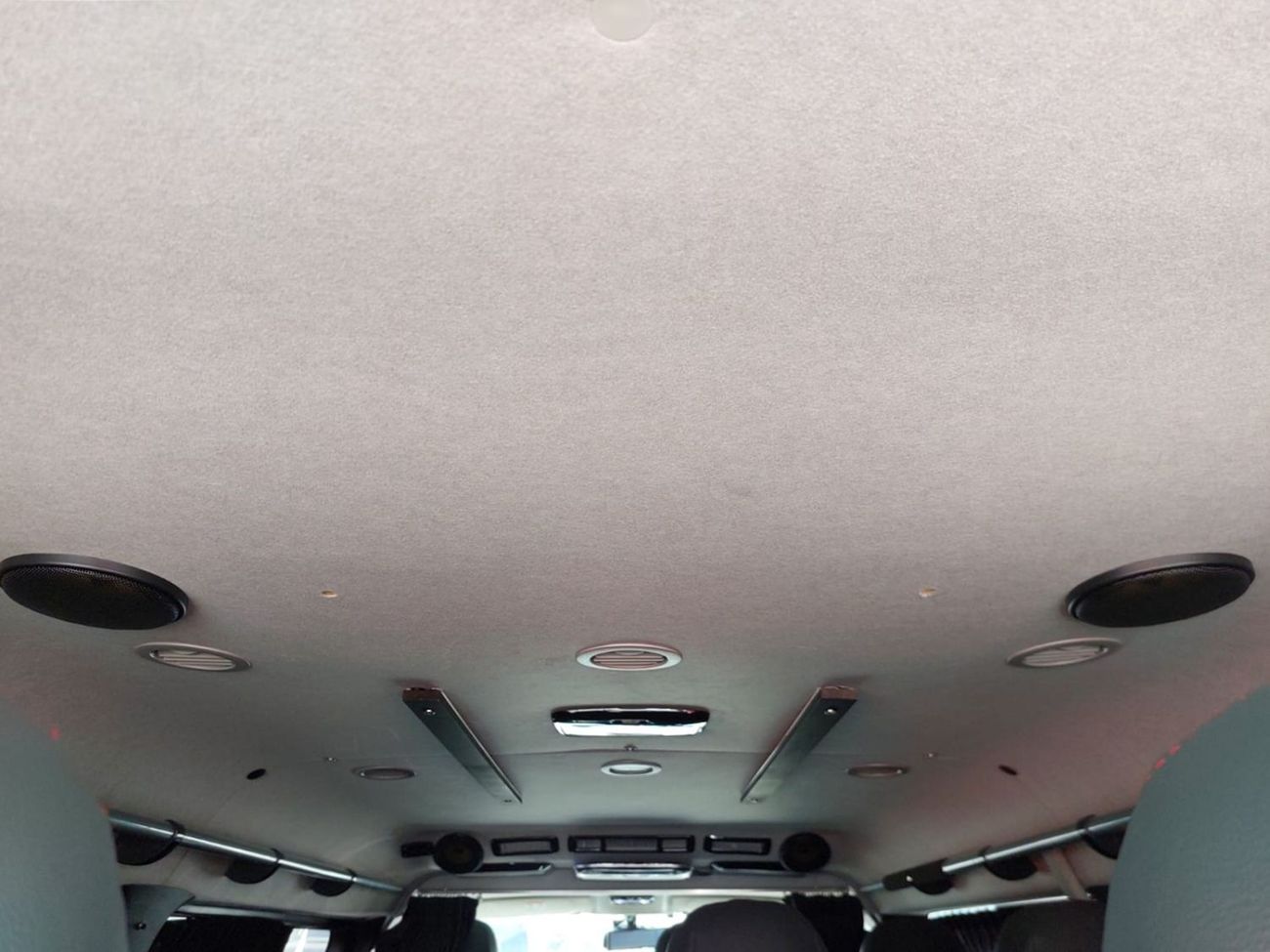 Toyota Hiace TOYOTA HIACE COMMUTER VAN RHD 2013 MODEL 2.7 L PETROL AUTOMATIC(PM17032)