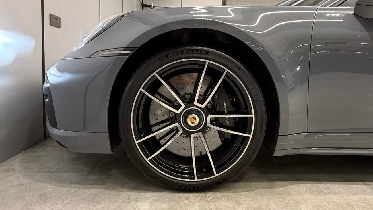 بورش 911 Turbo S 3.8L (640 HP) Convertible