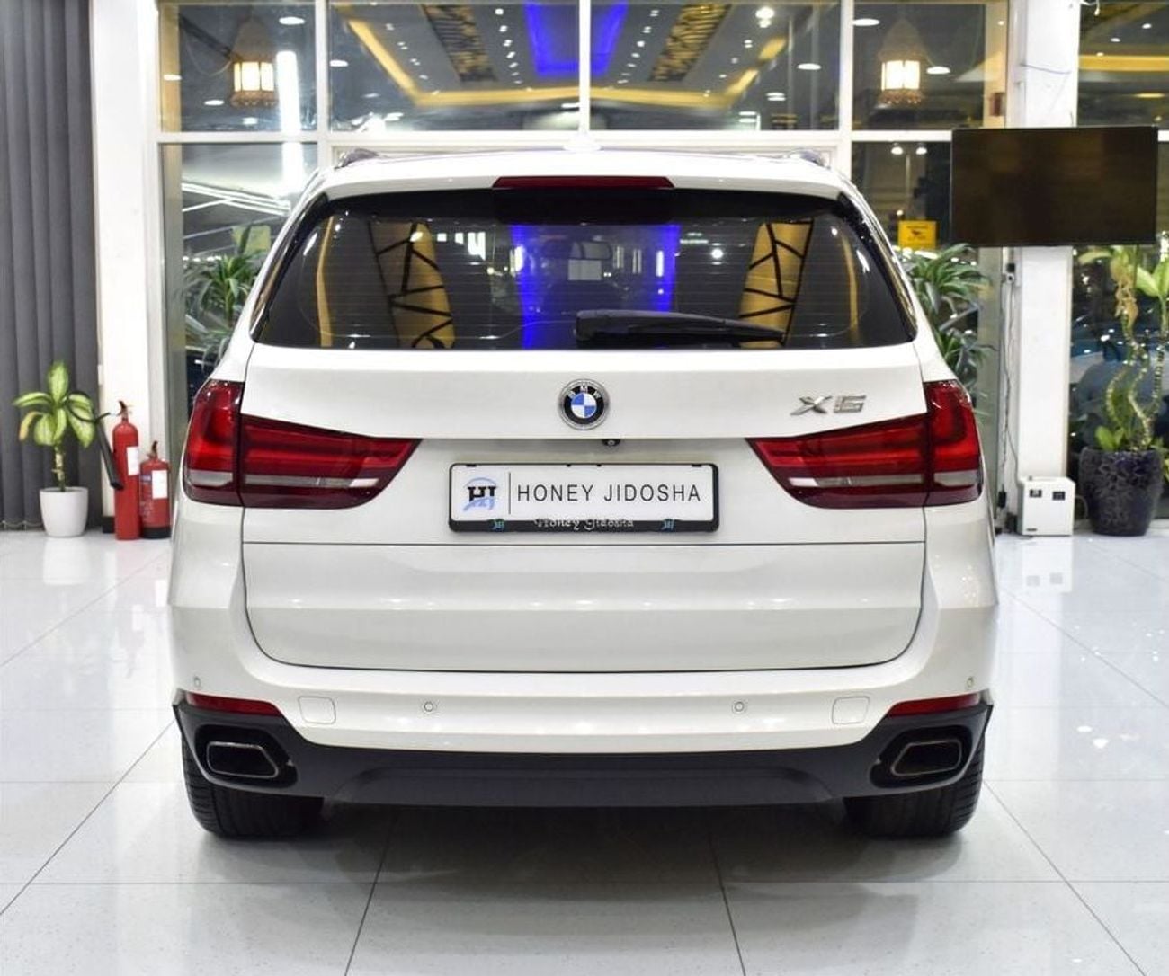 BMW X5 35i EXCLUSIVE EXCELLENT DEAL for our BMW X5 xDrive35i ( 2014 Model ) in White Color GCC Specs