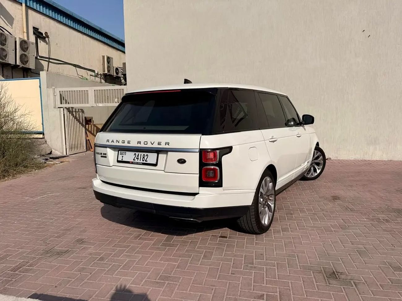 Land Rover Range Rover Vogue SE Supercharged | GCC Specs