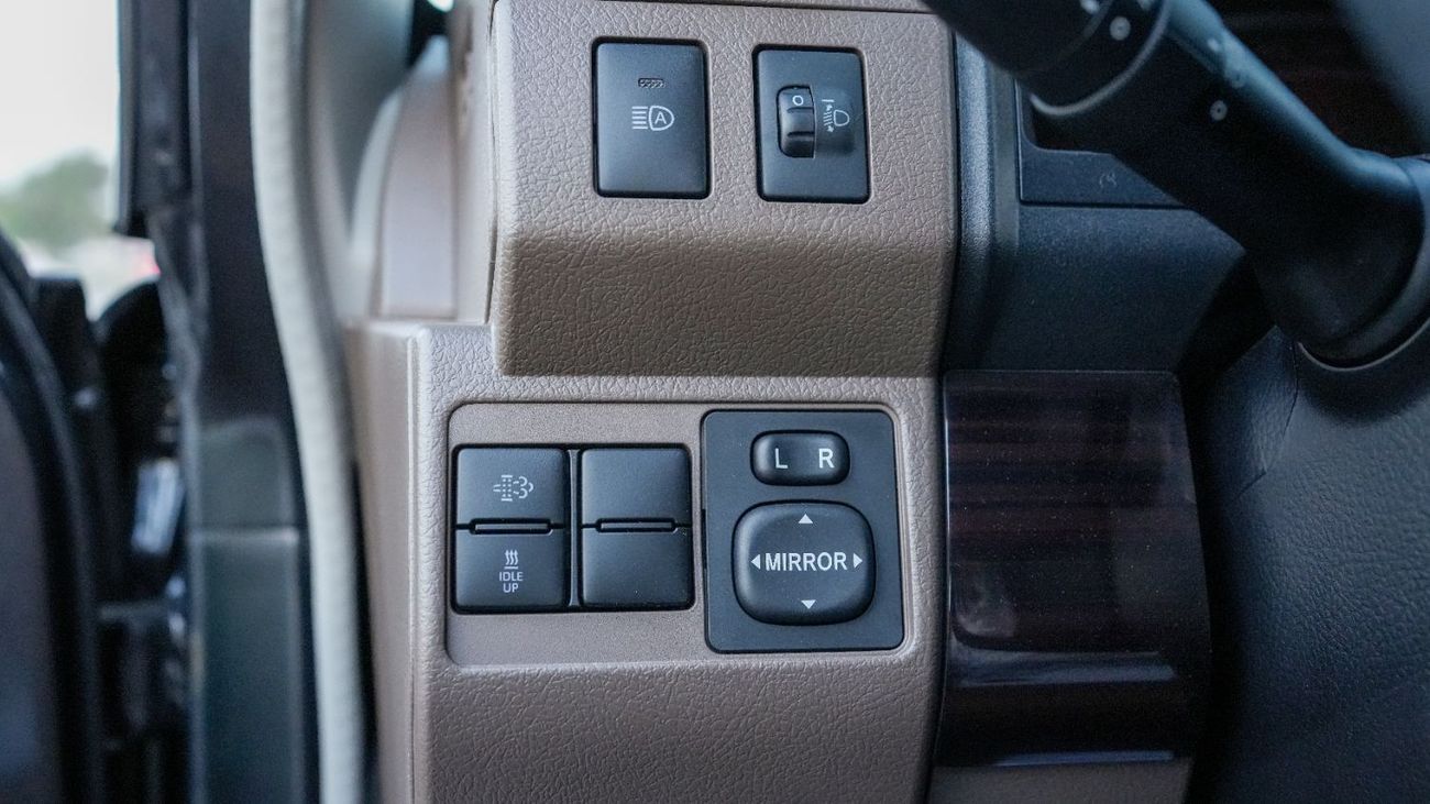 تويوتا لاند كروزر 70 2026 Toyota Land Cruiser LC76 2.8L AT Diesel Full Option (Gray)