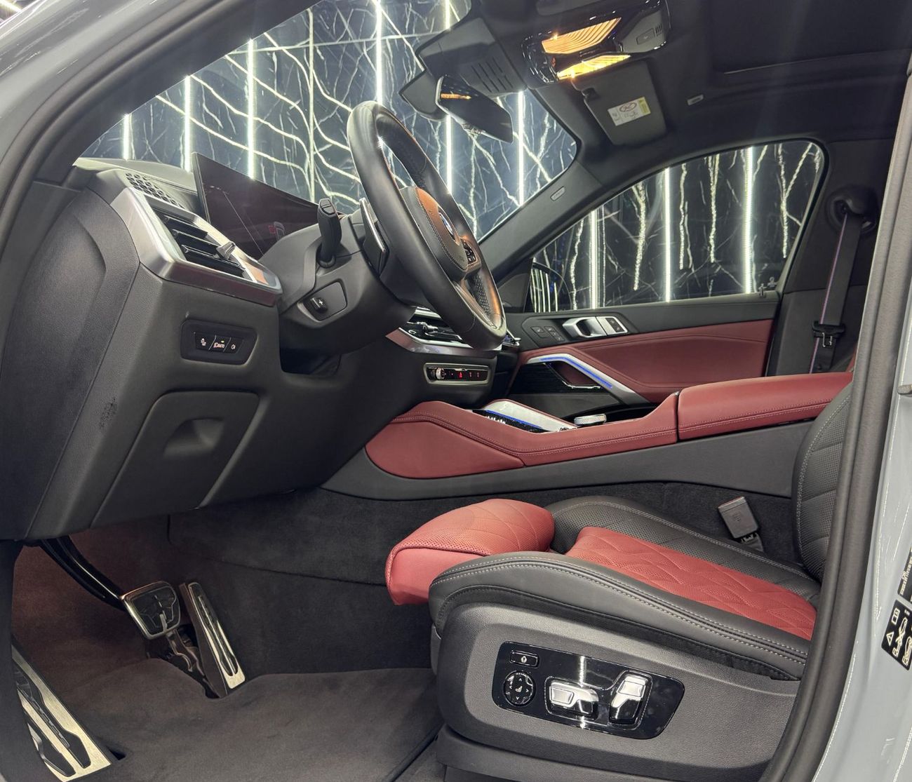 بي أم دبليو X6 xDrive40i Luxury M Sport Package 3.0L ***Appointment Only***  - AED 4,997 / Month with a 20% Down Pa