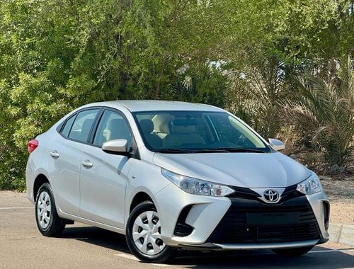 Toyota Yaris 579-MONTHLY | GCC | LCD REVERSE CAMERA | GPS | ACCIDENT FREE