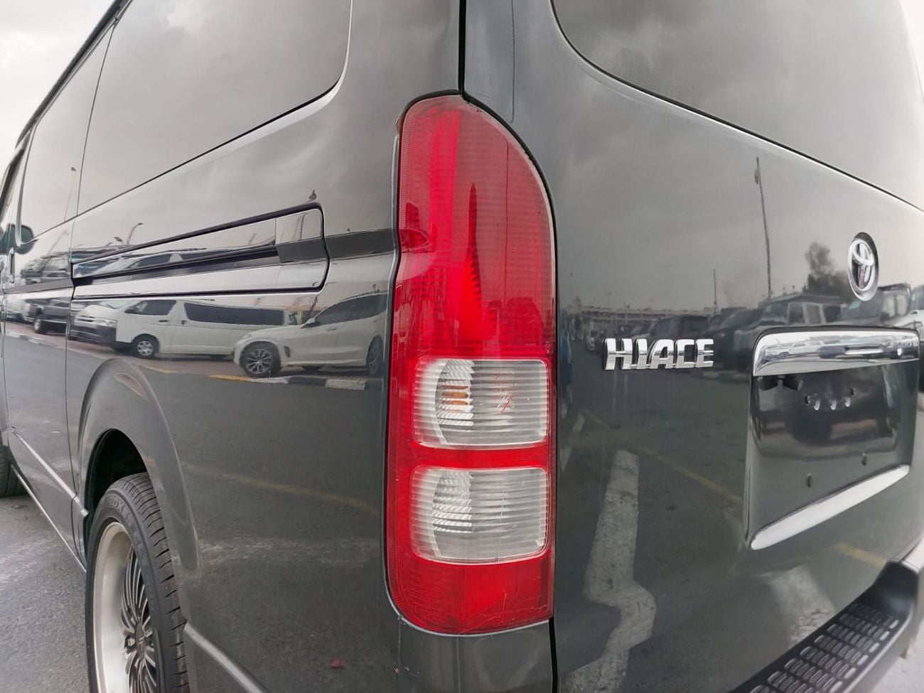 Toyota Hiace TOYOTA HIACE VAN RHD 2005 MODEL 2.0 L PETROL AUTOMATIC(PM16078)