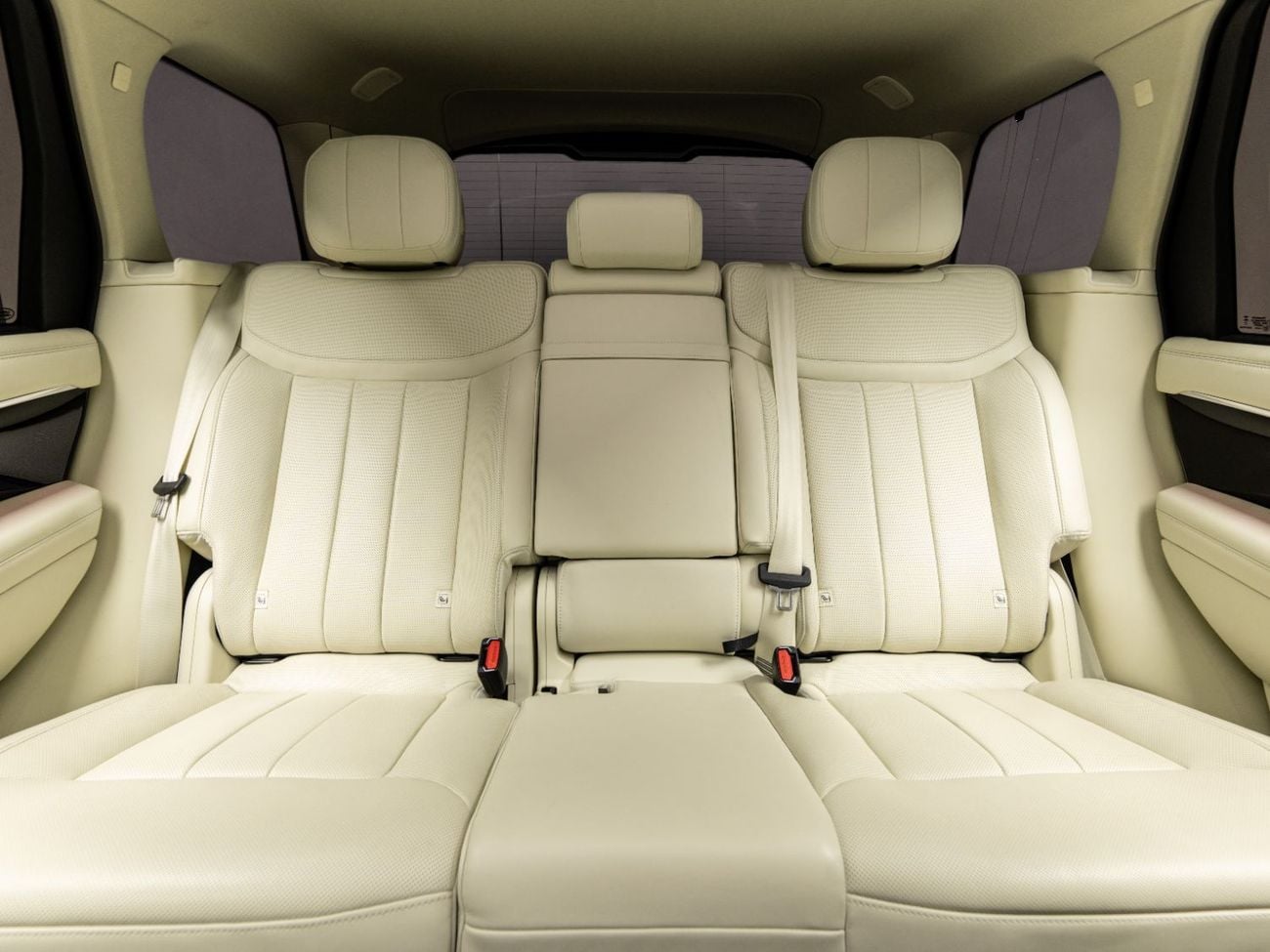 Land Rover Range Rover HSE P530 4.4L SUMMER STARTS NOW | EXCLUSIVE DEAL BY BLACKLINE, 2030 Warranty + Service, GCC