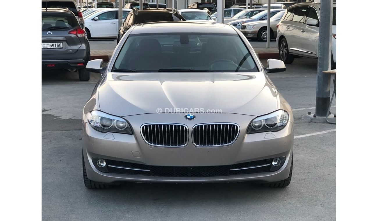 بي أم دبليو 530i موديل 2012 خليجي فل مواصفات كراسي جلد ومثبت سرعه وتحكم كهربي كامل ونظام صوت ممتاز وكاميرا خلفيه ومدخ