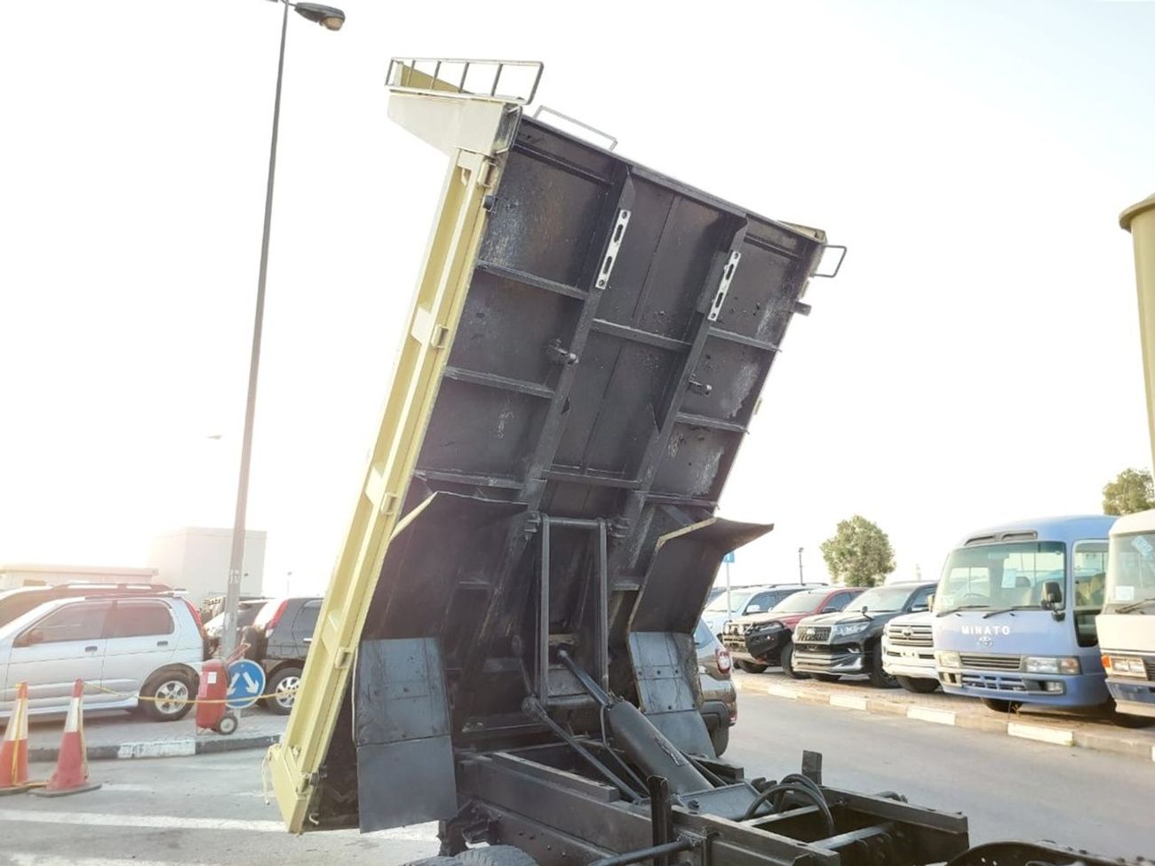 Mitsubishi Fuso Canter MITSUBISHI CANTER DUMPER TRUCK RHD 1986 MODEL 3.5 L DIESEL MANUAL(PM00040)