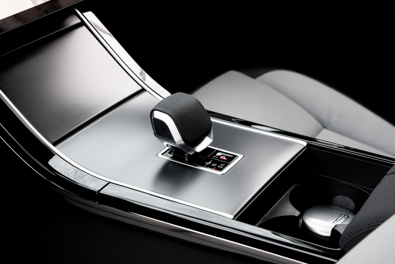 لاند روفر رينج روفر فيلار Range Rover Velar P250 SE Dynamic | 5,875 P.M | 0% Downpayment | AGENCY WARRANTY