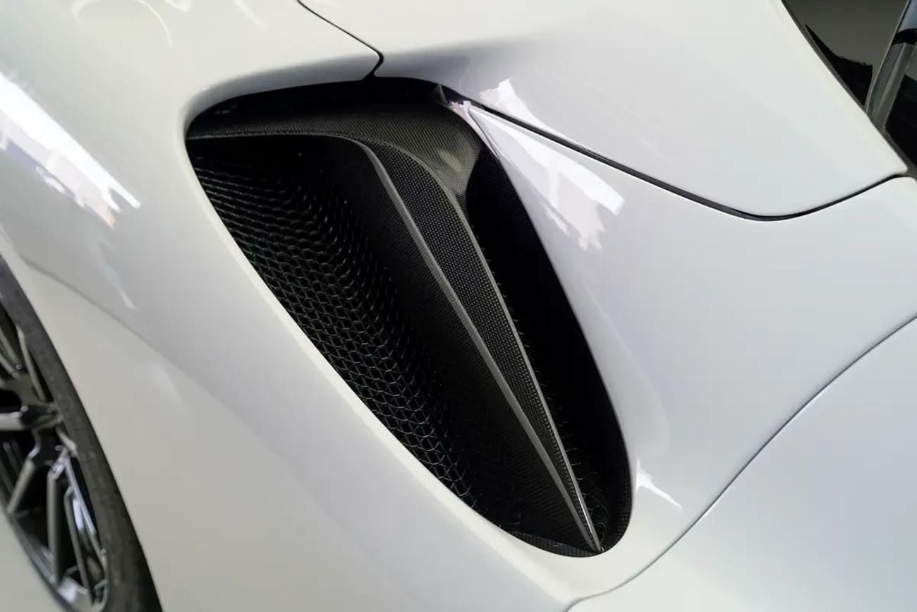 فيراري SF90 ستراديل SPIDER