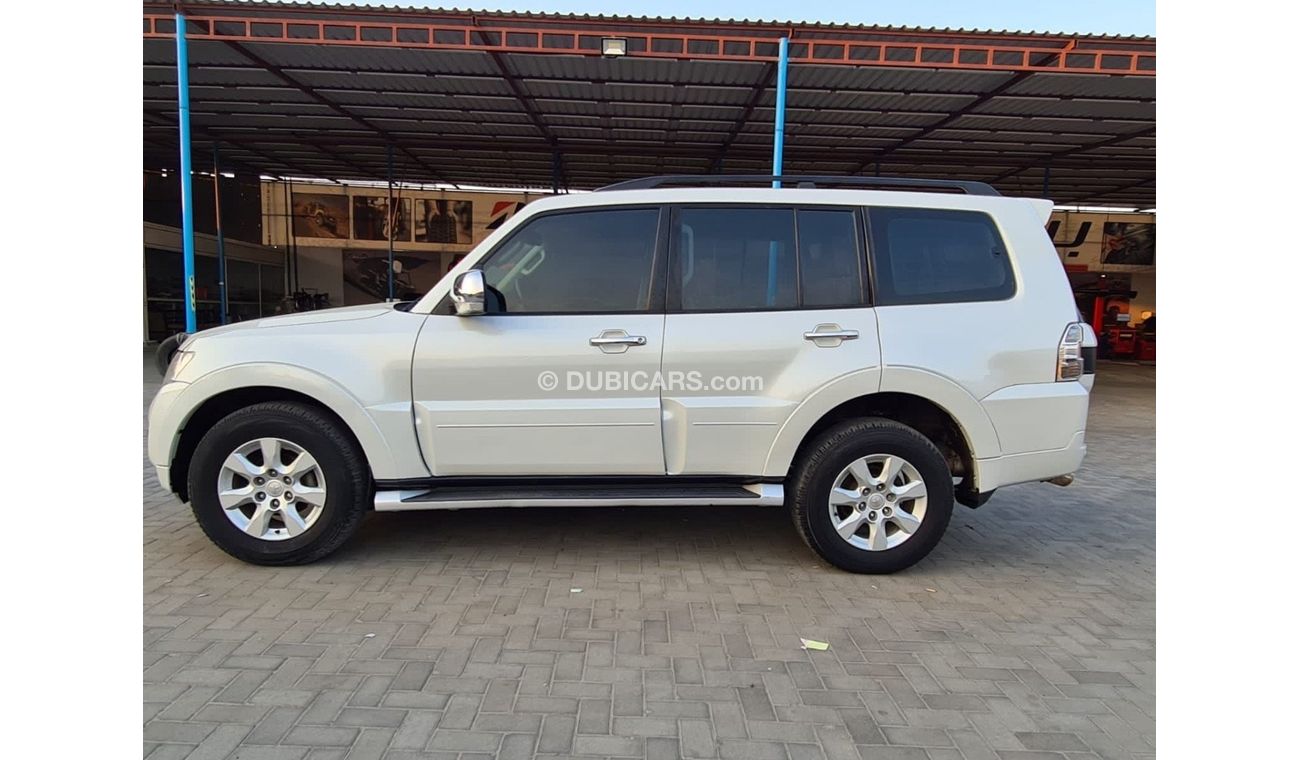 Mitsubishi Pajero Full option clean car